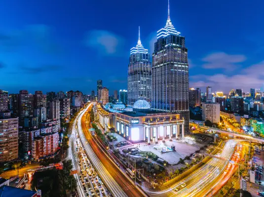 上海本地热点吃喝玩乐指南：2025网红打卡地推荐全攻略😍